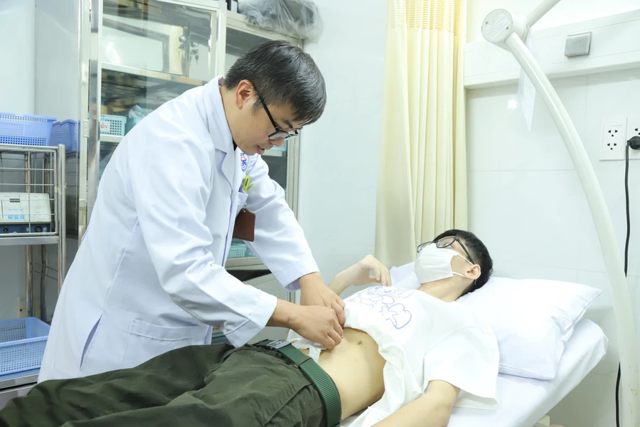 Lối sống 'cú đêm' và nghiện game, một nam sinh 19 tuổi hẹp môn vị - Ảnh 1. Lối sống 'cú đêm' và nghiện game, một nam sinh 19 tuổi hẹp môn vị - Ảnh 1.