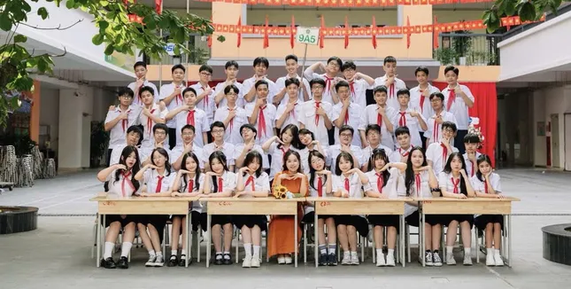 Nam sinh Thủ khoa chuyên Tin viết lời tri ân khiến thầy cô xúc động - Ảnh 2. Nam sinh Thủ khoa chuyên Tin viết lời tri ân khiến thầy cô xúc động - Ảnh 2.