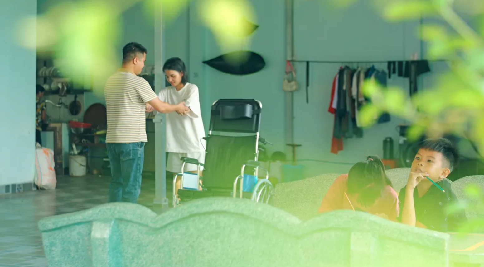 "Khi tỉnh dậy, mẹ thấy mình mất hoàn toàn tay chân rồi": Tiếng khóc ai oán của cô gái 30 tuổi mất tứ chi sau cơn bạo bệnh - Ảnh 4. "Khi tỉnh dậy, mẹ thấy mình mất hoàn toàn tay chân rồi": Tiếng khóc ai oán của cô gái 30 tuổi mất tứ chi sau cơn bạo bệnh - Ảnh 4.