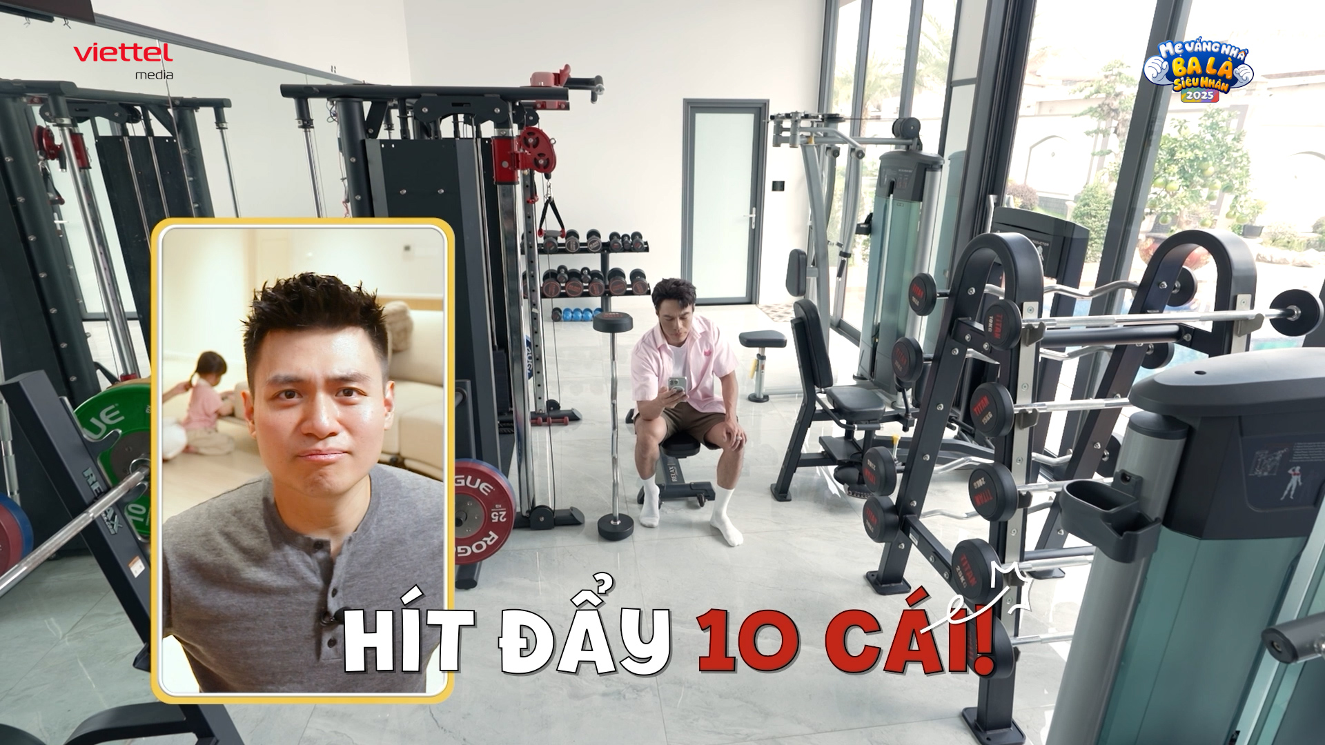 Có chuyện gì khiến cô bé tỏa nắng như Pamiuoi phải gục đầu vào vai ba Long òa khóc nức nở?- Ảnh 1. Có chuyện gì khiến cô bé tỏa nắng như Pamiuoi phải gục đầu vào vai ba Long òa khóc nức nở?- Ảnh 1.