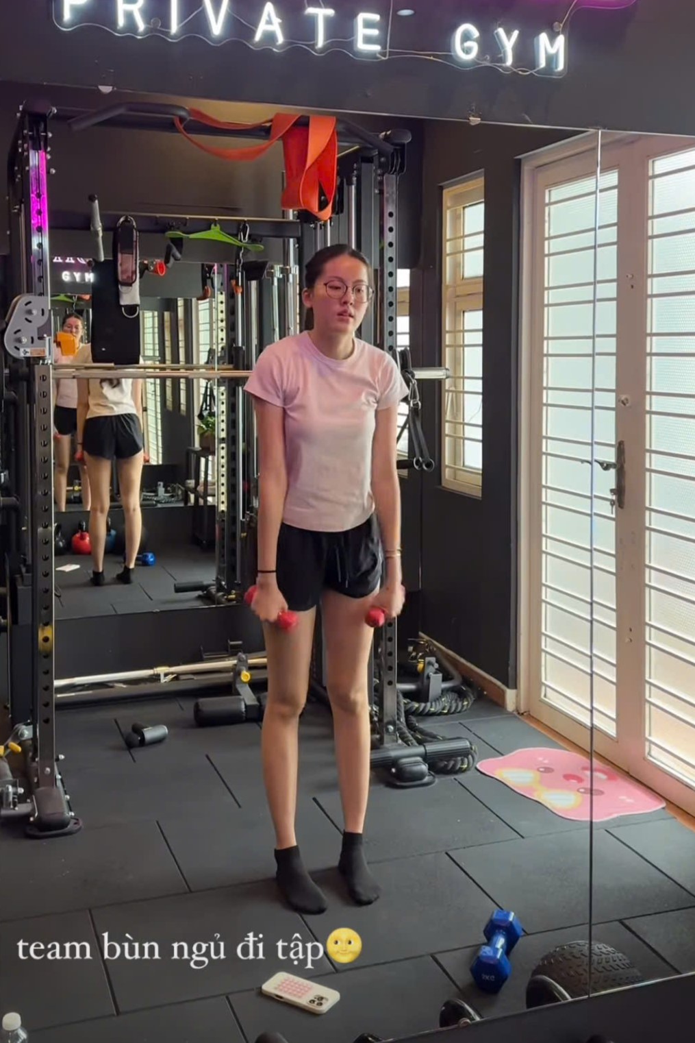 Bạn gái HIEUTHUHAI uể oải vẫn không bỏ gym, kết quả sau 1 năm thành ra thế này- Ảnh 2. Bạn gái HIEUTHUHAI uể oải vẫn không bỏ gym, kết quả sau 1 năm thành ra thế này- Ảnh 2.