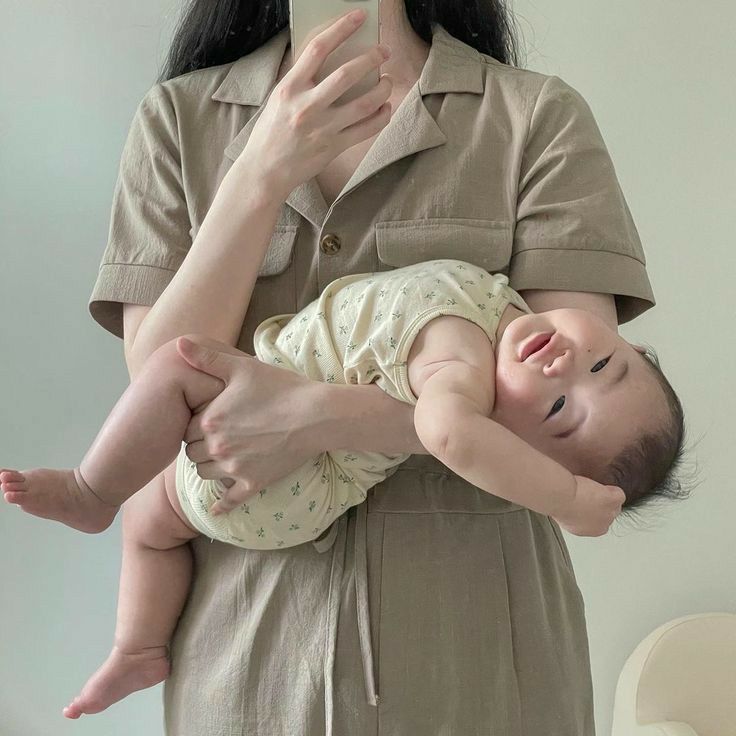 Từ 1 em bé tươi tắn rạng ngời, con bỗng trở nên BÁM MẸ không rời: Mẹ đừng giận, con không hư… con chỉ đang lớn thôi!- Ảnh 3. Từ 1 em bé tươi tắn rạng ngời, con bỗng trở nên BÁM MẸ không rời: Mẹ đừng giận, con không hư… con chỉ đang lớn thôi!- Ảnh 3.