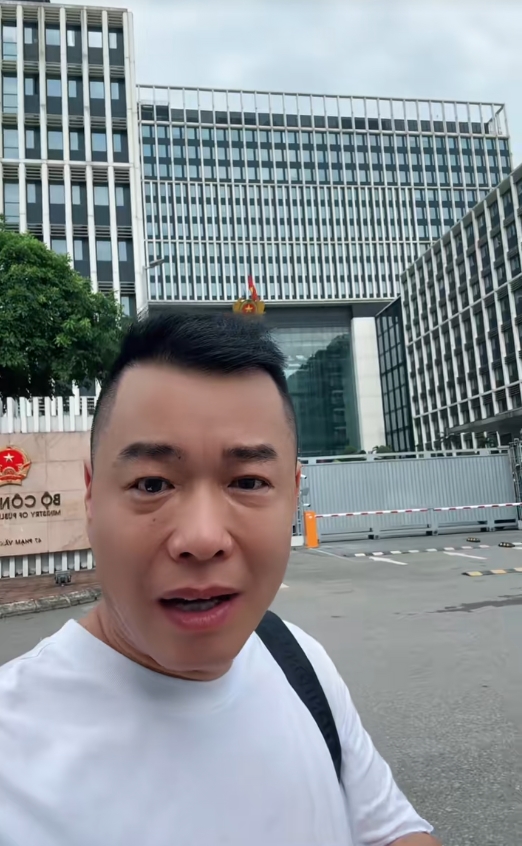 Tôn Bằng đăng ảnh nộp đơn kiện, nhắc đến Hằng Du Mục - Ảnh 5. Tôn Bằng đăng ảnh nộp đơn kiện, nhắc đến Hằng Du Mục - Ảnh 5.