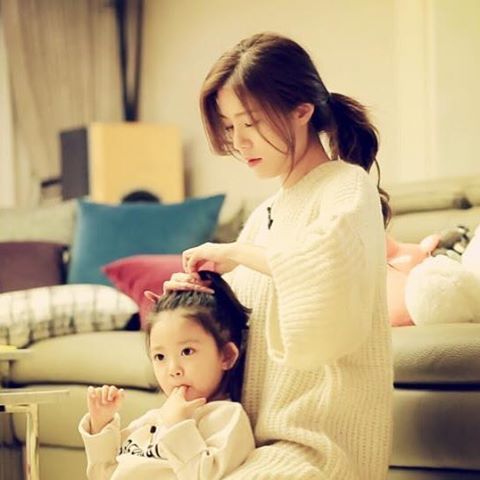 Từ 1 em bé tươi tắn rạng ngời, con bỗng trở nên BÁM MẸ không rời: Mẹ đừng giận, con không hư… con chỉ đang lớn thôi!- Ảnh 1. Từ 1 em bé tươi tắn rạng ngời, con bỗng trở nên BÁM MẸ không rời: Mẹ đừng giận, con không hư… con chỉ đang lớn thôi!- Ảnh 1.