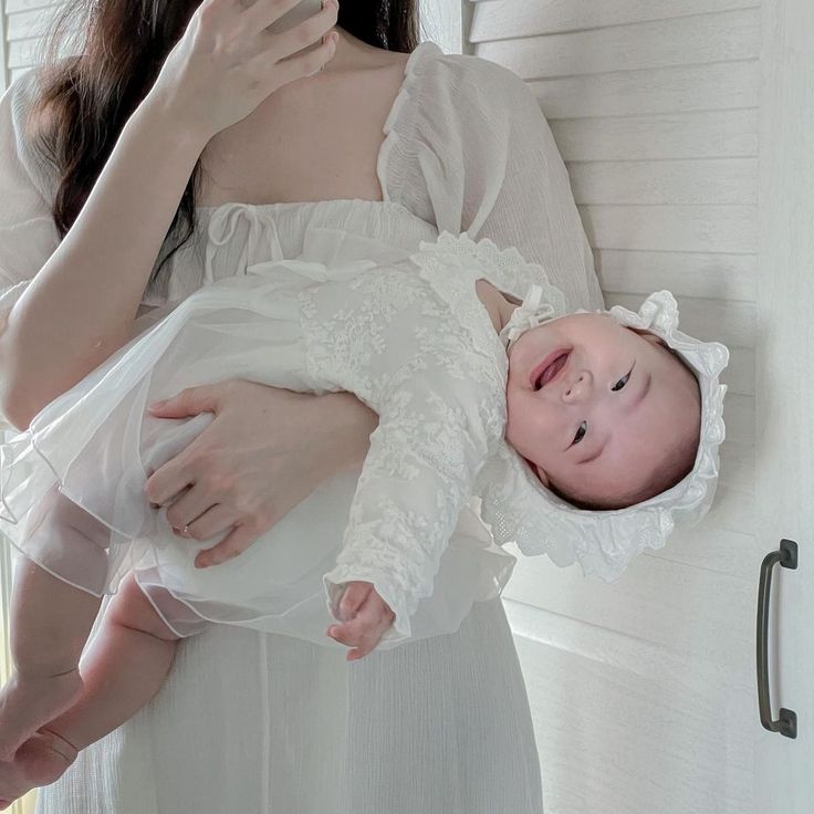 Từ 1 em bé tươi tắn rạng ngời, con bỗng trở nên BÁM MẸ không rời: Mẹ đừng giận, con không hư… con chỉ đang lớn thôi!- Ảnh 2. Từ 1 em bé tươi tắn rạng ngời, con bỗng trở nên BÁM MẸ không rời: Mẹ đừng giận, con không hư… con chỉ đang lớn thôi!- Ảnh 2.