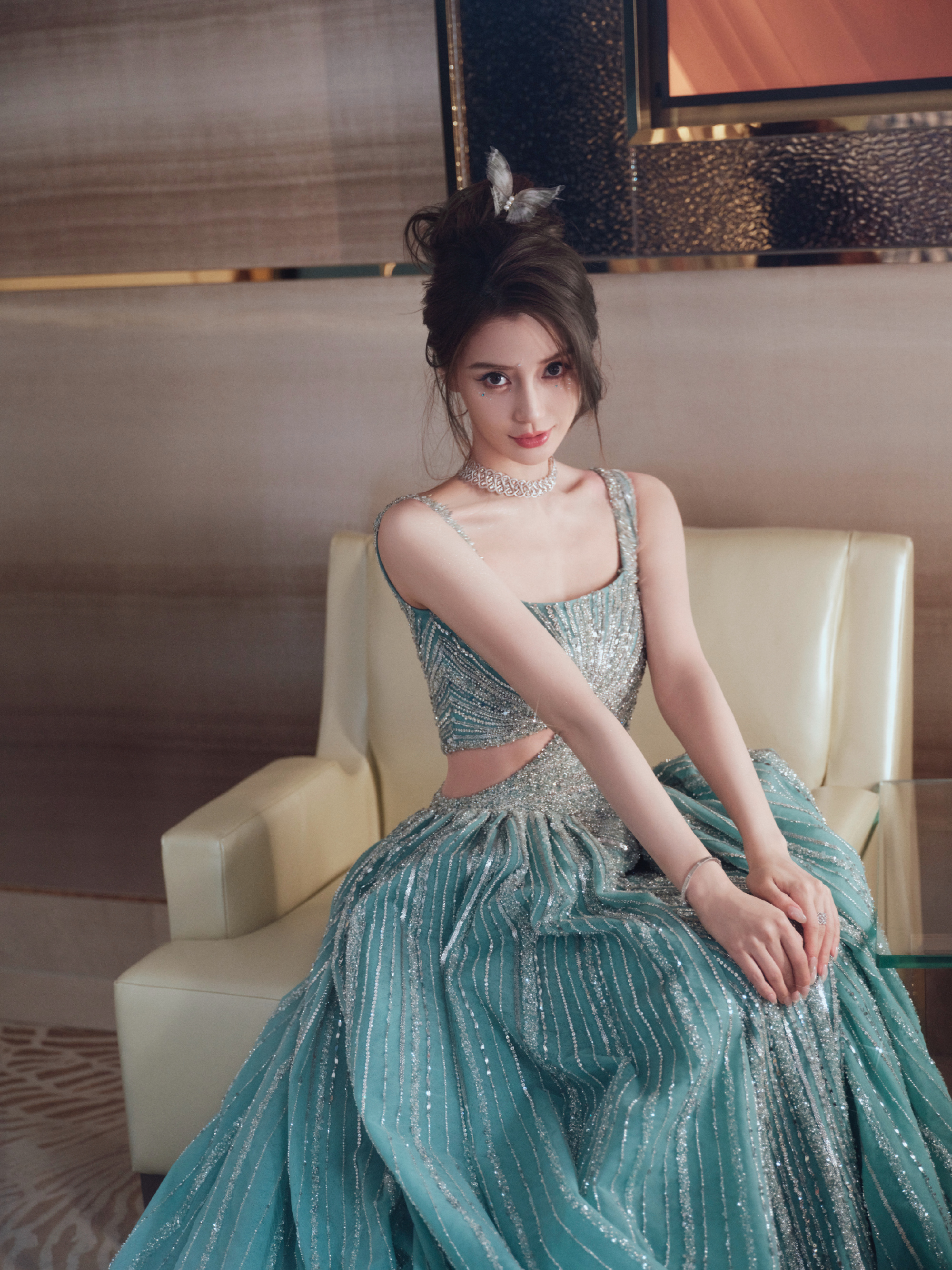 Nóng nhất MXH Weibo: Angelababy vào khách sạn với người mẫu nam trẻ tuổi sau khi Nóng nhất MXH Weibo: Angelababy vào khách sạn với người mẫu nam trẻ tuổi sau khi