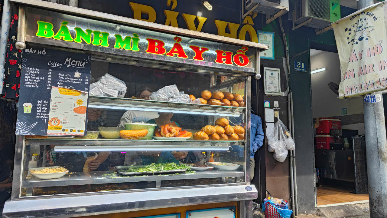 Ổ bánh mì, tô phở rục rịch tăng giá 2.000 – 5.000 đồng - Ảnh 2. Ổ bánh mì, tô phở rục rịch tăng giá 2.000 – 5.000 đồng - Ảnh 2.