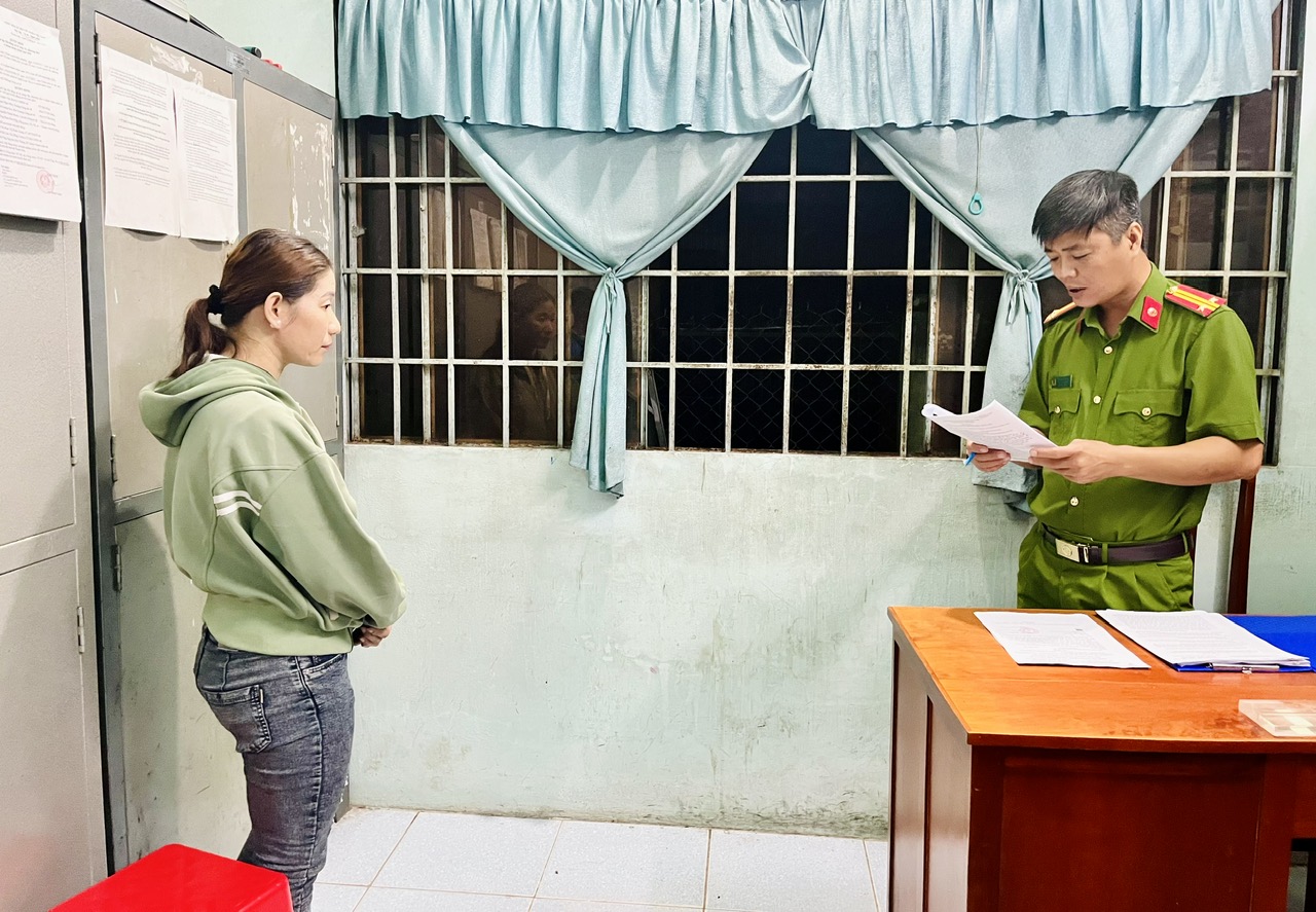 Chỉ vì chuyện chó tiểu trước nhà mà 1 người tử vong - Ảnh 1. Vĩnh Long: Xô xát vì chuyện chó tiểu tiện trước nhà, 1 người tử vong - Ảnh 1.