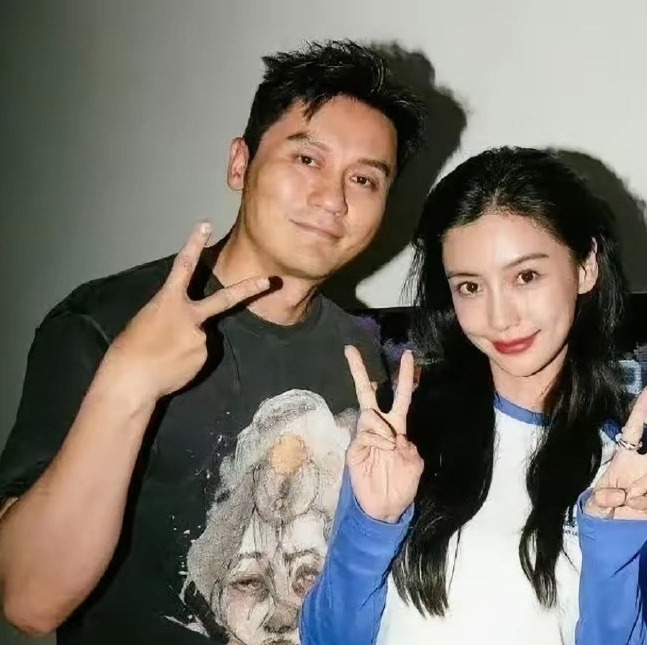 Nóng nhất MXH Weibo: Angelababy vào khách sạn với người mẫu nam trẻ tuổi sau khi Nóng nhất MXH Weibo: Angelababy vào khách sạn với người mẫu nam trẻ tuổi sau khi