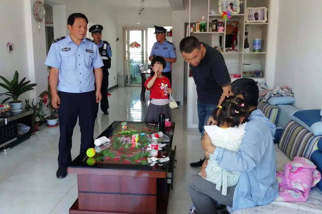 Ở nhà một mình trong kỳ nghỉ hè, bé gái khiến cả khu chung cư thót tim khi chứng kiến khoảnh khắc xảy ra tại lan can tầng 7 - Ảnh 2. Ở nhà một mình trong kỳ nghỉ hè, bé gái khiến cả khu chung cư thót tim khi chứng kiến khoảnh khắc xảy ra tại lan can tầng 7 - Ảnh 2.