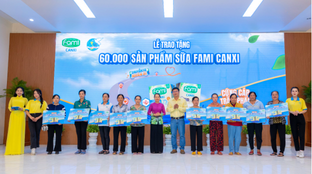 Fami Canxi viết tiếp hành trình lan tỏa yêu thương cùng Chuyến Xe Nhân Ái - Ảnh 2. Fami Canxi viết tiếp hành trình lan tỏa yêu thương cùng Chuyến Xe Nhân Ái - Ảnh 2.