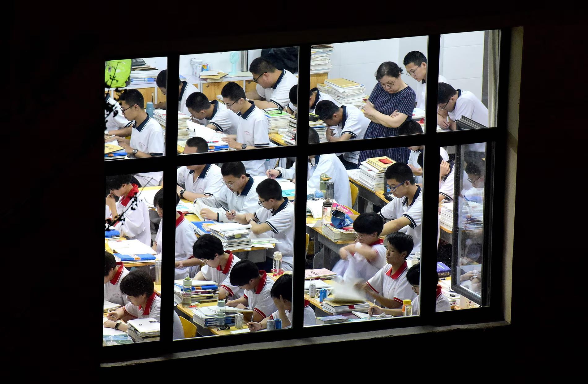 Hàng loạt AI sừng sỏ bị vô hiệu hóa ở Trung Quốc, DeepSeek cũng không tránh khỏi: Chuyện gì đang xảy ra? - Ảnh 2. Hàng loạt AI sừng sỏ bị vô hiệu hóa ở Trung Quốc, DeepSeek cũng không tránh khỏi: Chuyện gì đang xảy ra? - Ảnh 2.