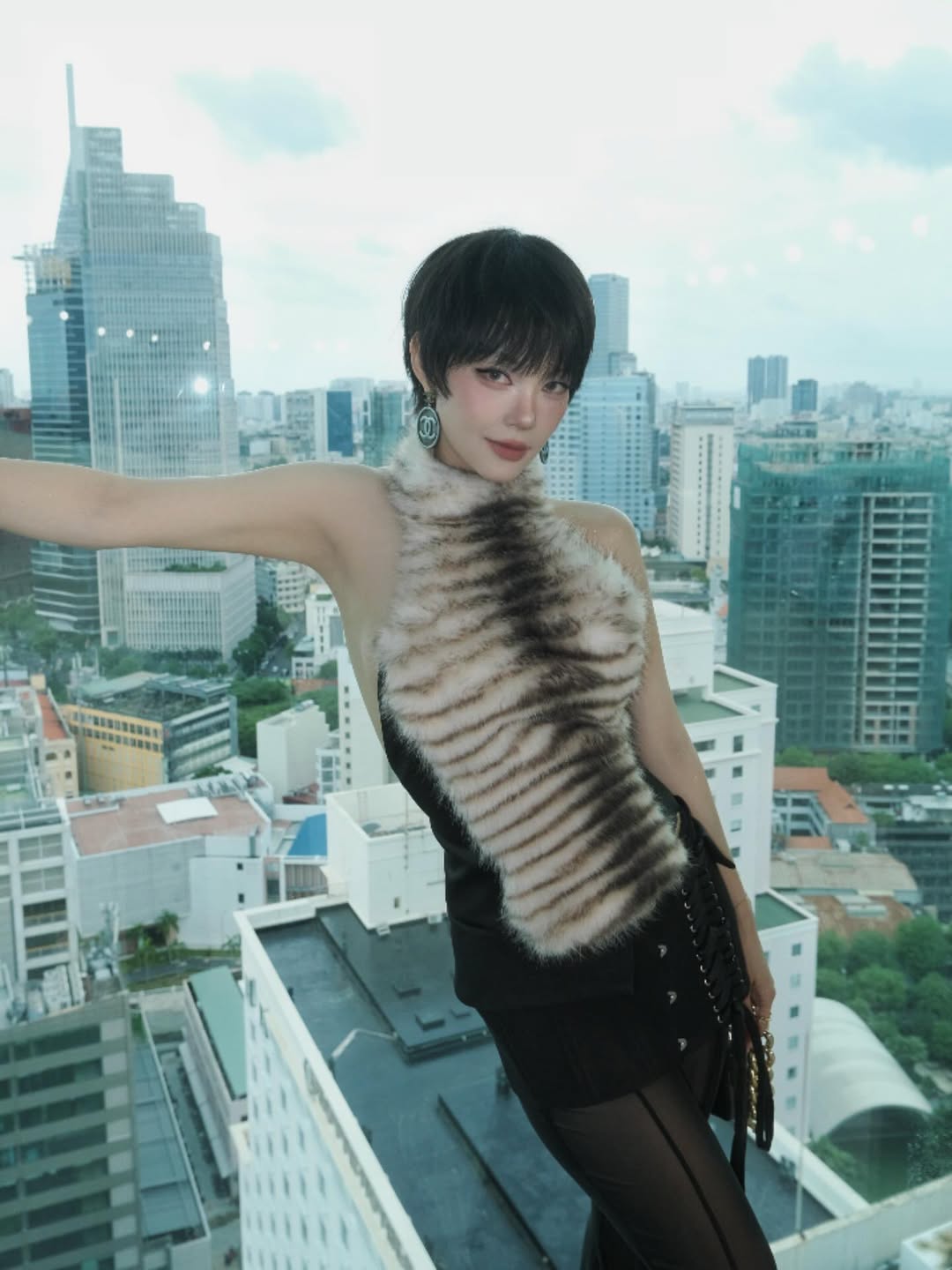 Sau Hà Hồ, loạt mỹ nhân Vbiz thi nhau Sau Hà Hồ, loạt mỹ nhân Vbiz thi nhau