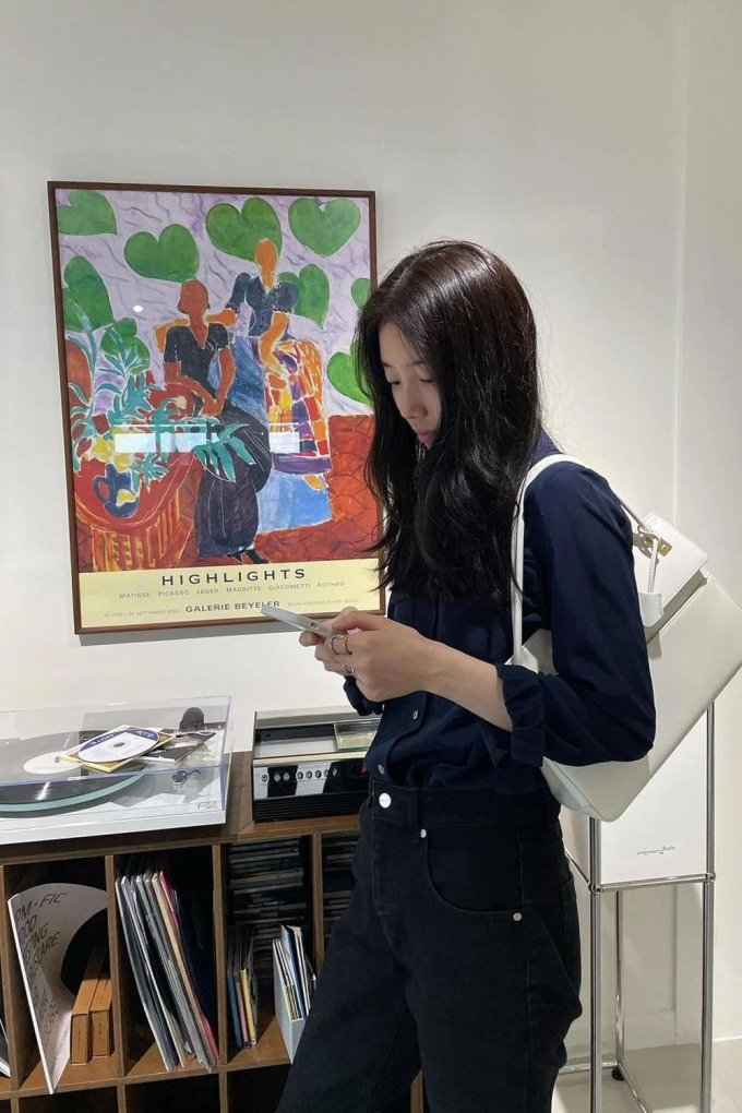 "Chị đẹp" Suzy giàu có nhất nhì trong giới nghệ sĩ Hàn nhưng không ngờ bộ sưu tập lọ hoa lại giá "bình dân" thế này- Ảnh 4. "Chị đẹp" Suzy giàu có nhất nhì trong giới nghệ sĩ Hàn nhưng không ngờ bộ sưu tập lọ hoa lại giá "bình dân" thế này- Ảnh 4.