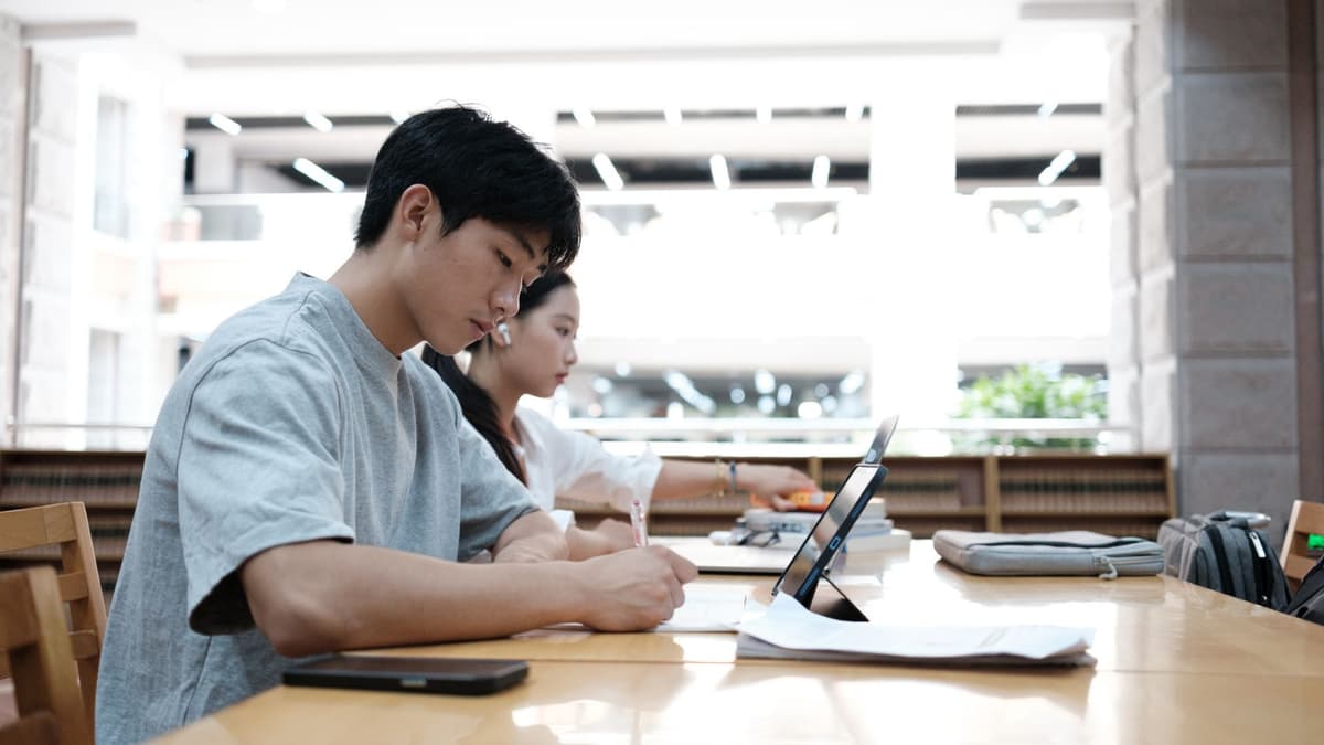 Hàng loạt AI sừng sỏ bị vô hiệu hóa ở Trung Quốc, DeepSeek cũng không tránh khỏi: Chuyện gì đang xảy ra? - Ảnh 1. Hàng loạt AI sừng sỏ bị vô hiệu hóa ở Trung Quốc, DeepSeek cũng không tránh khỏi: Chuyện gì đang xảy ra? - Ảnh 1.