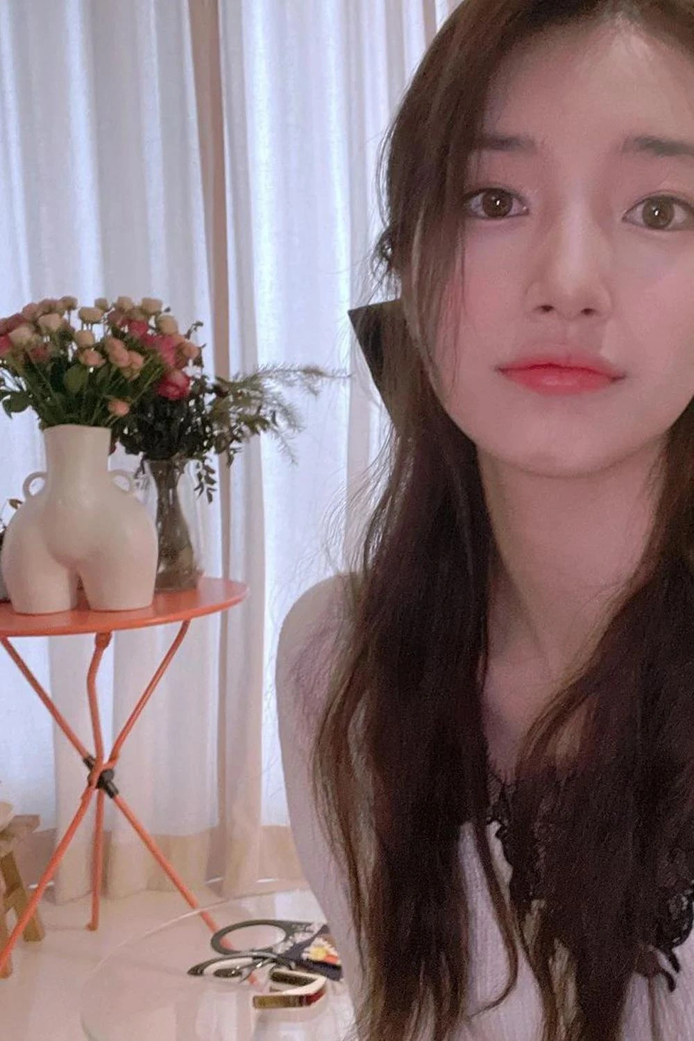 "Chị đẹp" Suzy giàu có nhất nhì trong giới nghệ sĩ Hàn nhưng không ngờ bộ sưu tập lọ hoa lại giá "bình dân" thế này- Ảnh 3. "Chị đẹp" Suzy giàu có nhất nhì trong giới nghệ sĩ Hàn nhưng không ngờ bộ sưu tập lọ hoa lại giá "bình dân" thế này- Ảnh 3.