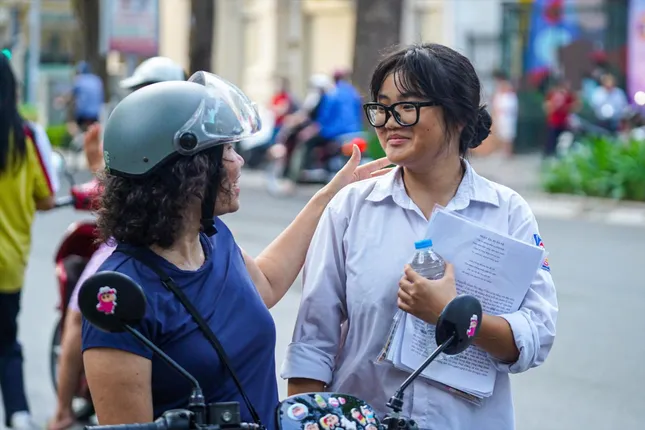 Tuyển sinh lớp 10: Suất vào trường công giảm nhiệt - Ảnh 1. Tuyển sinh lớp 10: Suất vào trường công giảm nhiệt - Ảnh 1.