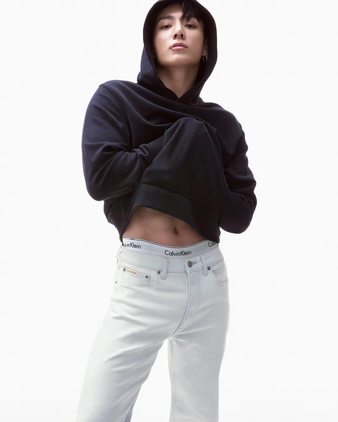 0216-vogue-japan-calvin-klein-launches-the-latest-v0-m47uabztbyic1-17496877372782126386297-1749703216487-17497032169631223585381-1749717558227-17497175633742092593823.png