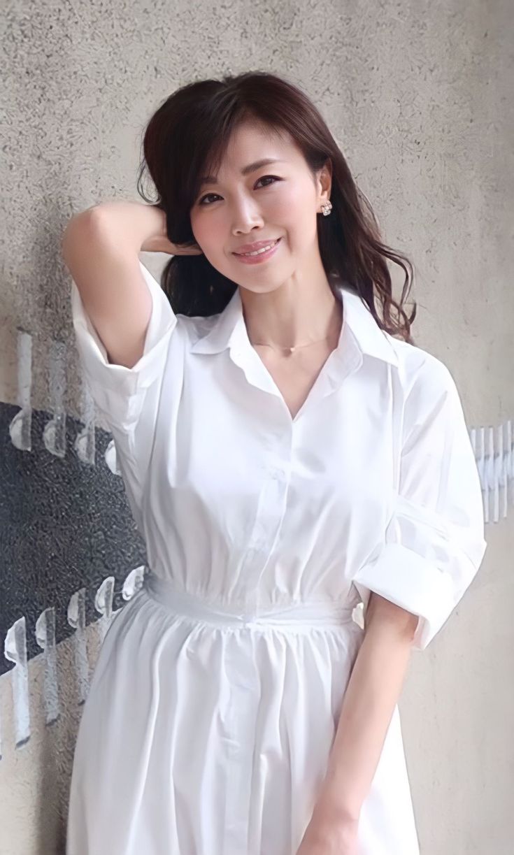 Tôi từng tiêu cả núi tiền cho quần áo, đến tuổi nghỉ hưu, tôi vứt 100 món và dứt khoát không mua lại 5 kiểu này nữa - Ảnh 2. Tôi từng tiêu cả núi tiền cho quần áo, đến tuổi nghỉ hưu, tôi vứt 100 món và dứt khoát không mua lại 5 kiểu này nữa - Ảnh 2.