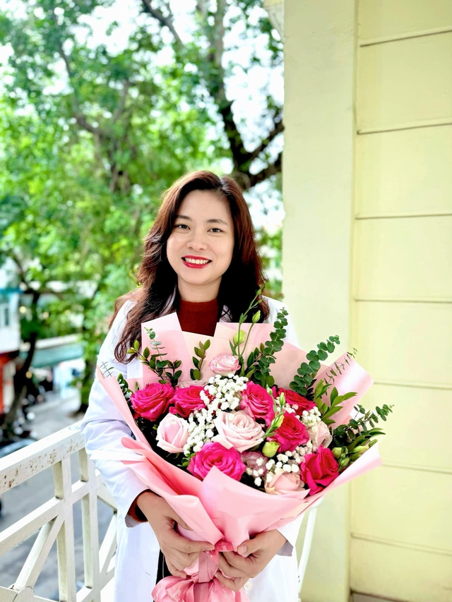 "Nữ bác sĩ cabin" trải lòng về ước mơ ngành Y từ năm lớp 9, kể về kỳ thi khốc liệt hơn cả Đại học - Ảnh 3. "Nữ bác sĩ cabin" trải lòng về ước mơ ngành Y từ năm lớp 9, kể về kỳ thi khốc liệt hơn cả Đại học - Ảnh 3.