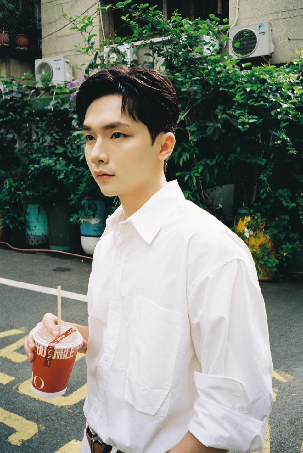 Debut 2 lần nam ca sĩ này vẫn “không chút bọt sóng” tại Vpop, rộ tin bạn trai Văn Mai Hương cũng chẳng ai tin!- Ảnh 9. Debut 2 lần nam ca sĩ này vẫn “không chút bọt sóng” tại Vpop, rộ tin bạn trai Văn Mai Hương cũng chẳng ai tin!- Ảnh 9.