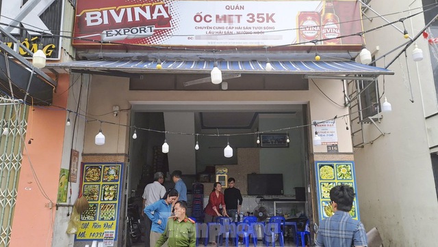 Vụ quán ốc bị tố bán toàn đồ ôi thiu, cho vào miệng thấy buồn nôn: Chủ quán nói "khách rất khó chịu" - Ảnh 2. Vụ quán ốc bị tố bán toàn đồ ôi thiu, cho vào miệng thấy buồn nôn: Chủ quán nói "khách rất khó chịu" - Ảnh 2.