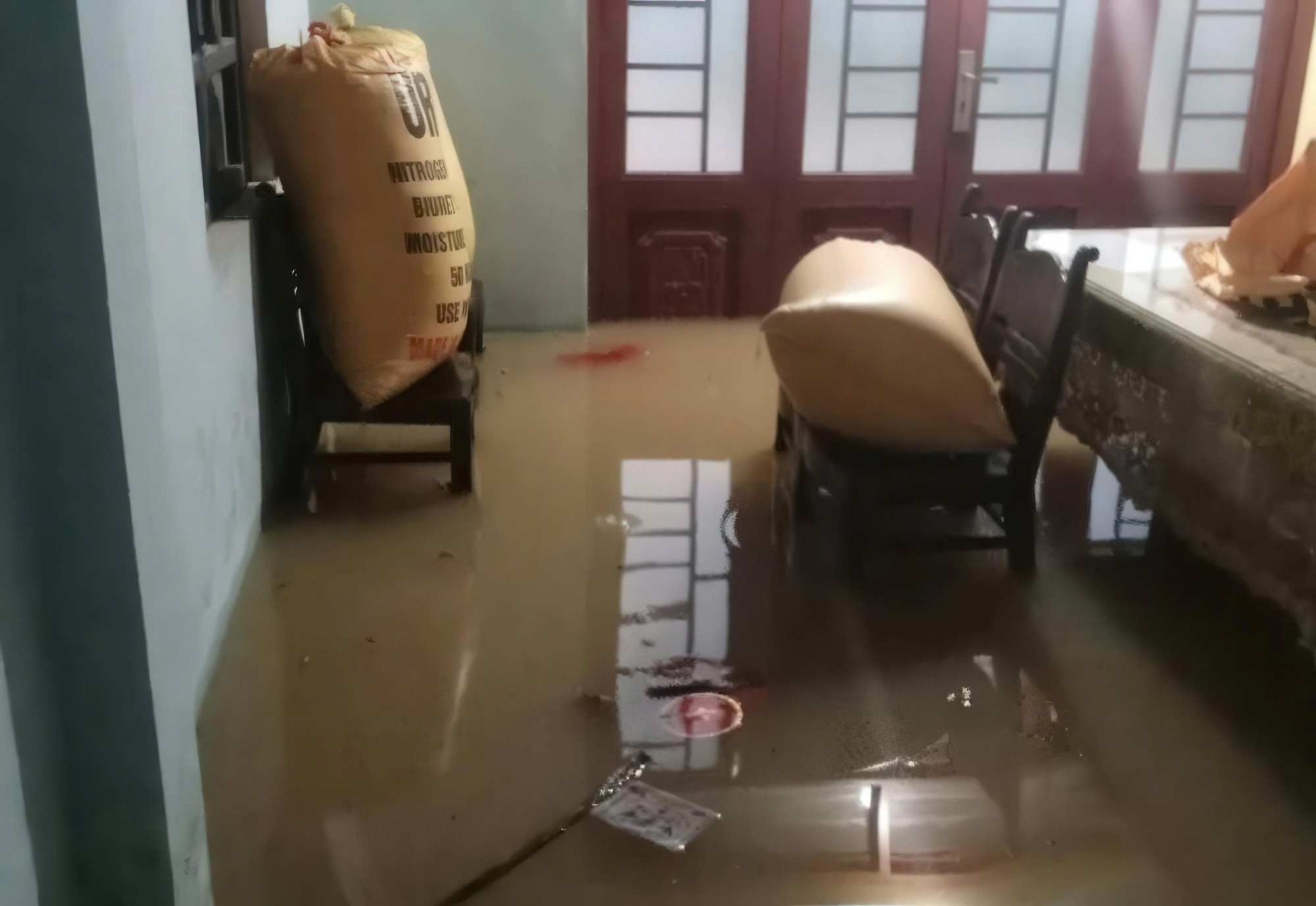 Diễn biến bão số 1 gây mưa rất to: Hàng loạt chuyến bay bị ảnh hưởng; Dừng hoạt động tham quan đảo Cô Tô - Ảnh 20. Diễn biến bão số 1 gây mưa rất to: Hàng loạt chuyến bay bị ảnh hưởng; Dừng hoạt động tham quan đảo Cô Tô - Ảnh 20.