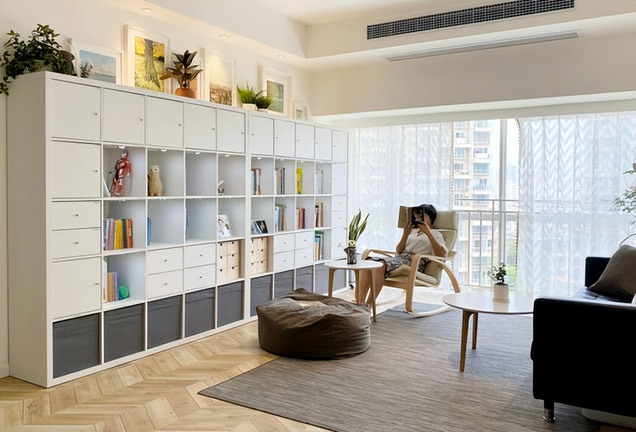 Mẹ ba con gây sốt vì biến căn hộ 99m² thành “thế giới lưu trữ”: Không TV, không dư đồ, cả ba thế hệ sống vẫn gọn gàng - Ảnh 3. Mẹ ba con gây sốt vì biến căn hộ 99m² thành “thế giới lưu trữ”: Không TV, không dư đồ, cả ba thế hệ sống vẫn gọn gàng - Ảnh 3.