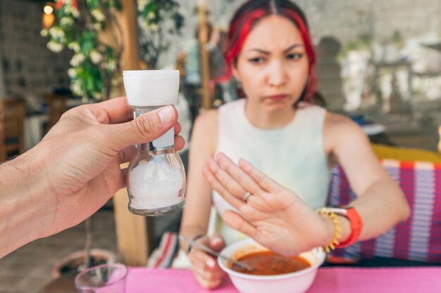 3 loại gia vị thích mấy cũng ăn ít đi: 1 loại hại thận phá xương, 1 loại hại gan còn gây ung thư, 1 loại gây “tam cao” và gan nhiễm mỡ - Ảnh 1. 3 loại gia vị thích mấy cũng ăn ít đi: 1 loại hại thận phá xương, 1 loại hại gan còn gây ung thư, 1 loại gây “tam cao” và gan nhiễm mỡ - Ảnh 1.