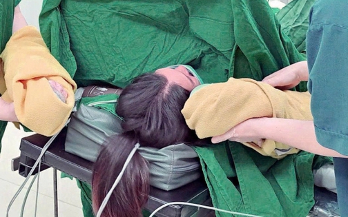 Ca mổ đặc biệt cứu song thai IUI tuần 33, mẹ nhiễm Covid-19: &quot;Mẹ tròn con vuông&quot; vỡ òa hạnh phúc