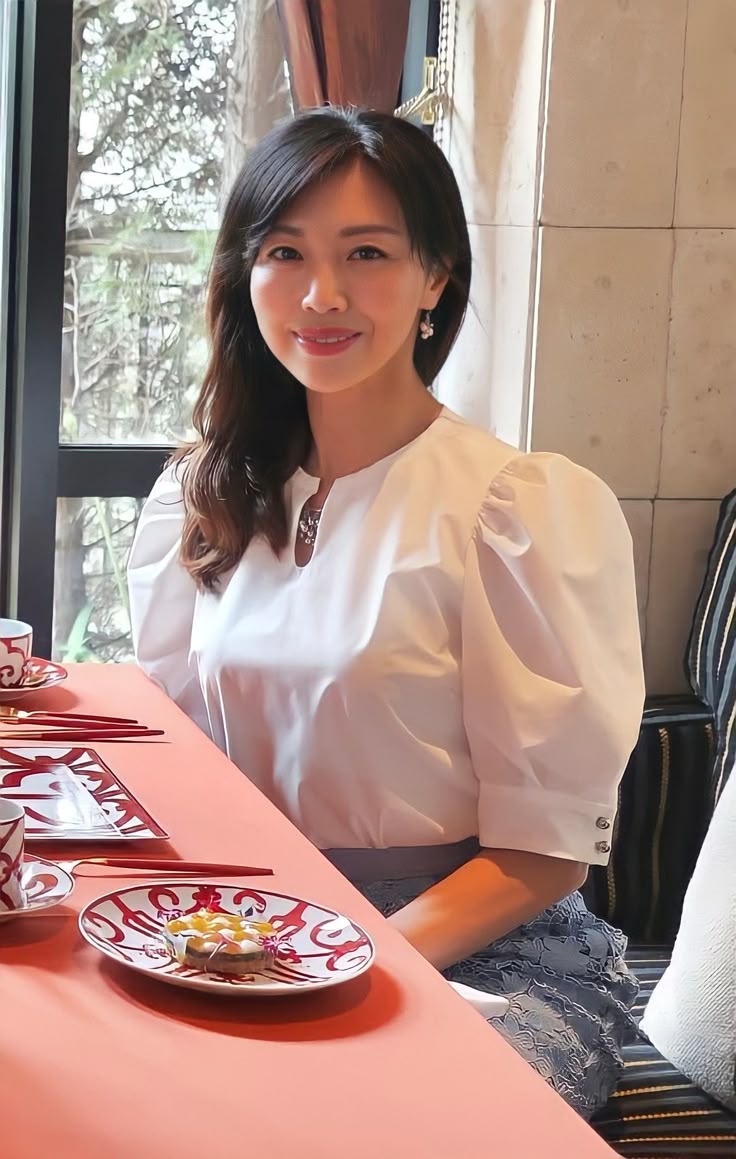 Tôi từng tiêu cả núi tiền cho quần áo, đến tuổi nghỉ hưu, tôi vứt 100 món và dứt khoát không mua lại 5 kiểu này nữa - Ảnh 1. Tôi từng tiêu cả núi tiền cho quần áo, đến tuổi nghỉ hưu, tôi vứt 100 món và dứt khoát không mua lại 5 kiểu này nữa - Ảnh 1.