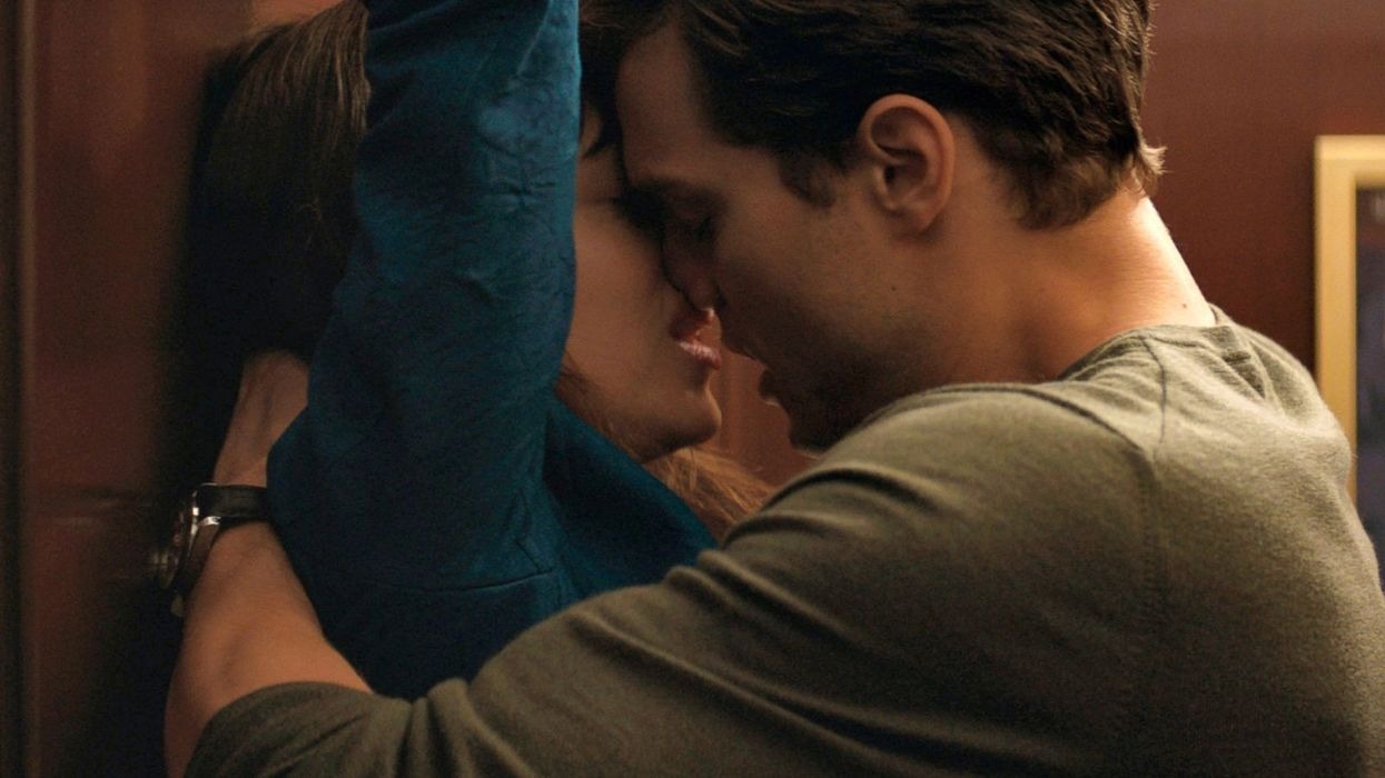 fifty-shades-of-grey-17495456994312095369680-1749690435013-1749690440116245256300.jpg