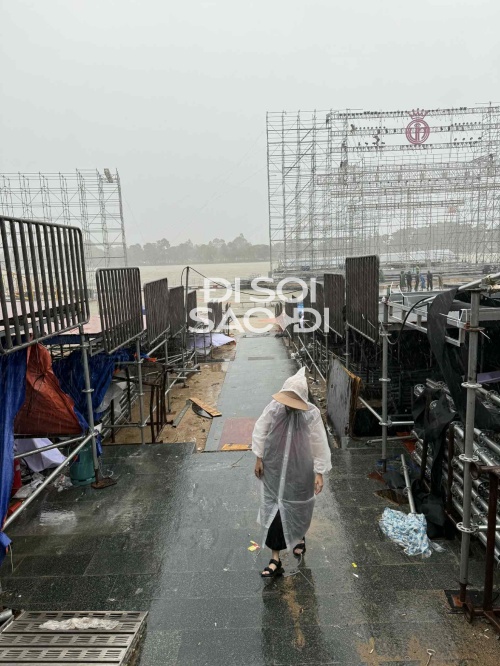 NÓNG: Sân khấu Chung kết Hoa hậu Việt Nam 2024 tại Huế bị tháo dỡ, cảnh tượng hiện tại gây hoang mang - Ảnh 7. NÓNG: Sân khấu Chung kết Hoa hậu Việt Nam 2024 tại Huế bị tháo dỡ, cảnh tượng hiện tại gây hoang mang - Ảnh 7.