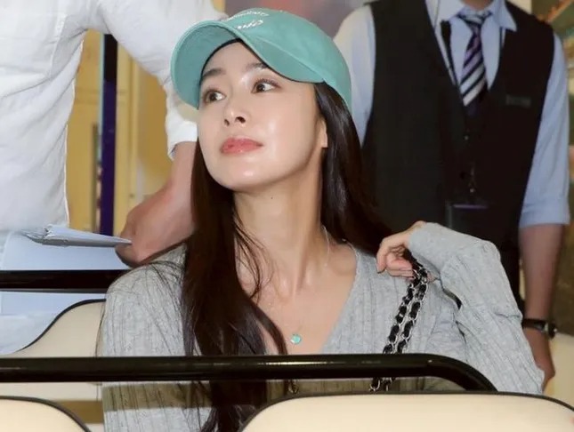 kim-tae-hee7a-3142-9768jpg-17497052696021085032117-1749717561216-1749717561350760318440.jpg
