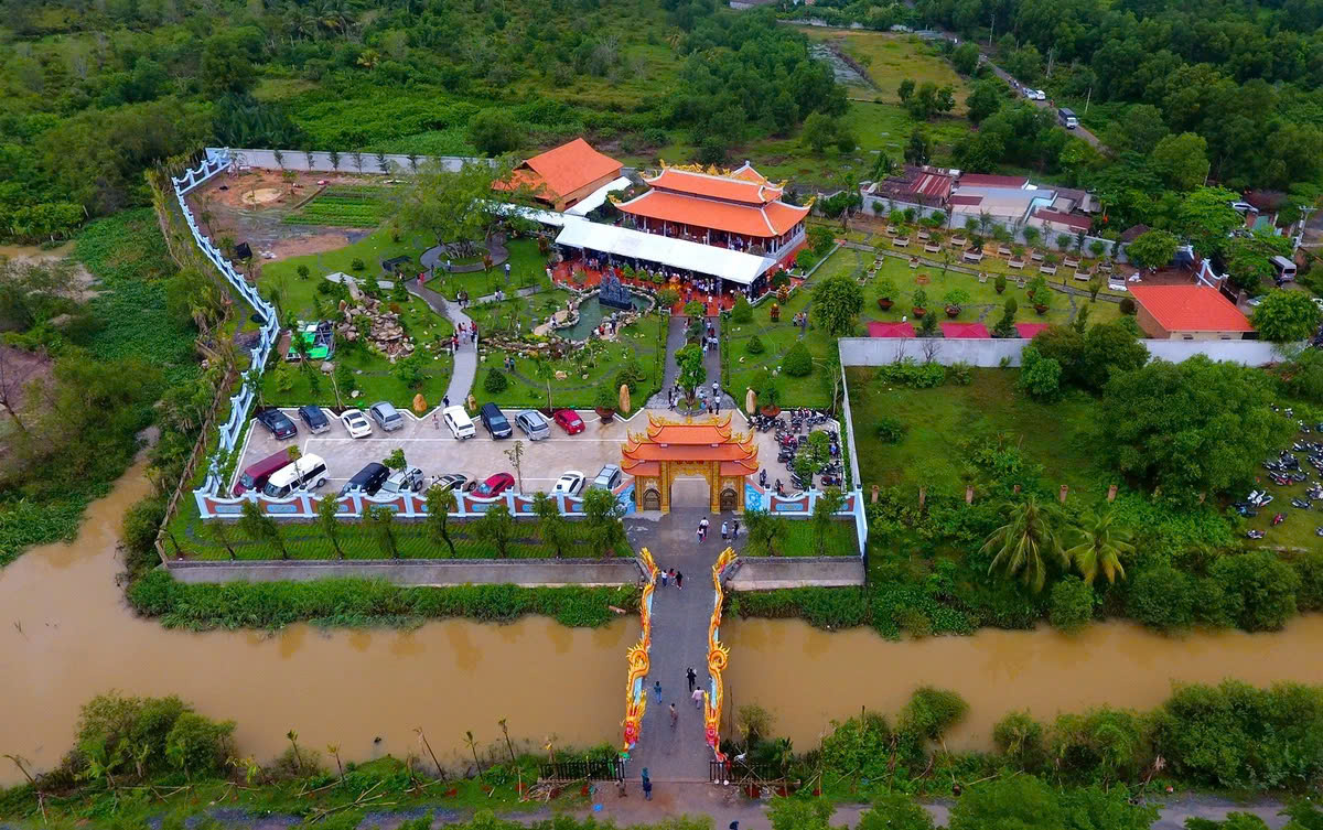 Nam nghệ sĩ sở hữu 7.000 m2 đất quận 9 và mối tình với cháu danh ca Thái Châu - Ảnh 2. Nam nghệ sĩ sở hữu 7.000 m2 đất quận 9 và mối tình với cháu danh ca Thái Châu - Ảnh 2.