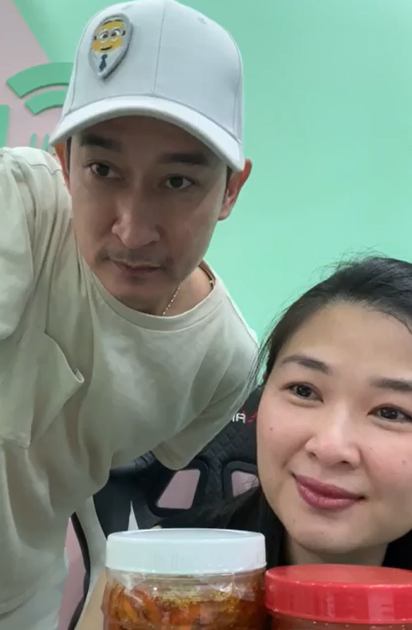 Diễn viên Huy Khánh và Mạc Anh Thư tái hôn sau 3 tháng chia tay?- Ảnh 2. Diễn viên Huy Khánh và Mạc Anh Thư tái hôn sau 3 tháng chia tay?- Ảnh 2.