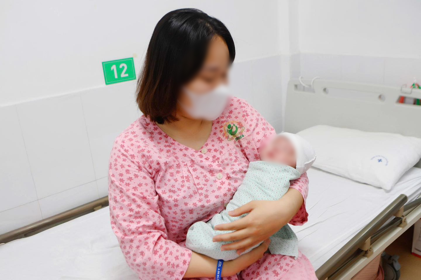 Hành trình kiên cường từ 600gram đến 3kg của em bé sinh non 24 tuần- Ảnh 1. Hành trình kiên cường từ 600gram đến 3kg của em bé sinh non 24 tuần- Ảnh 1.