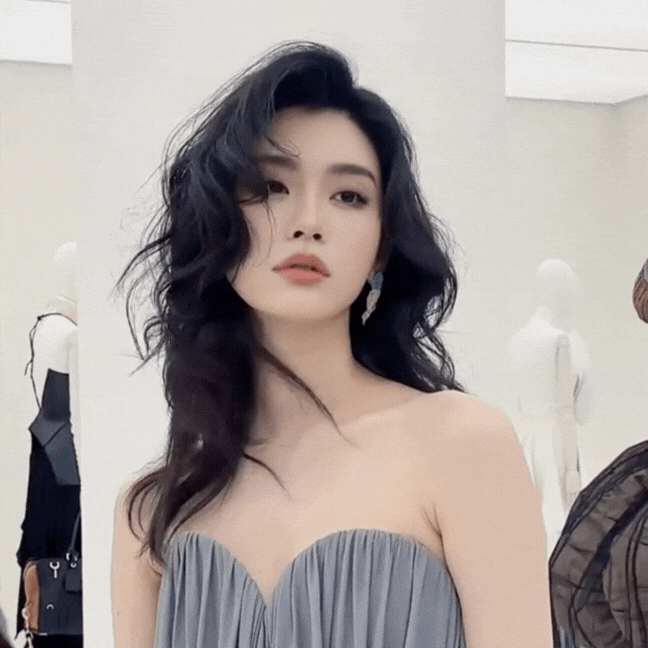 thiet-ke-chua-co-ten-17-1749699454971176927491.gif