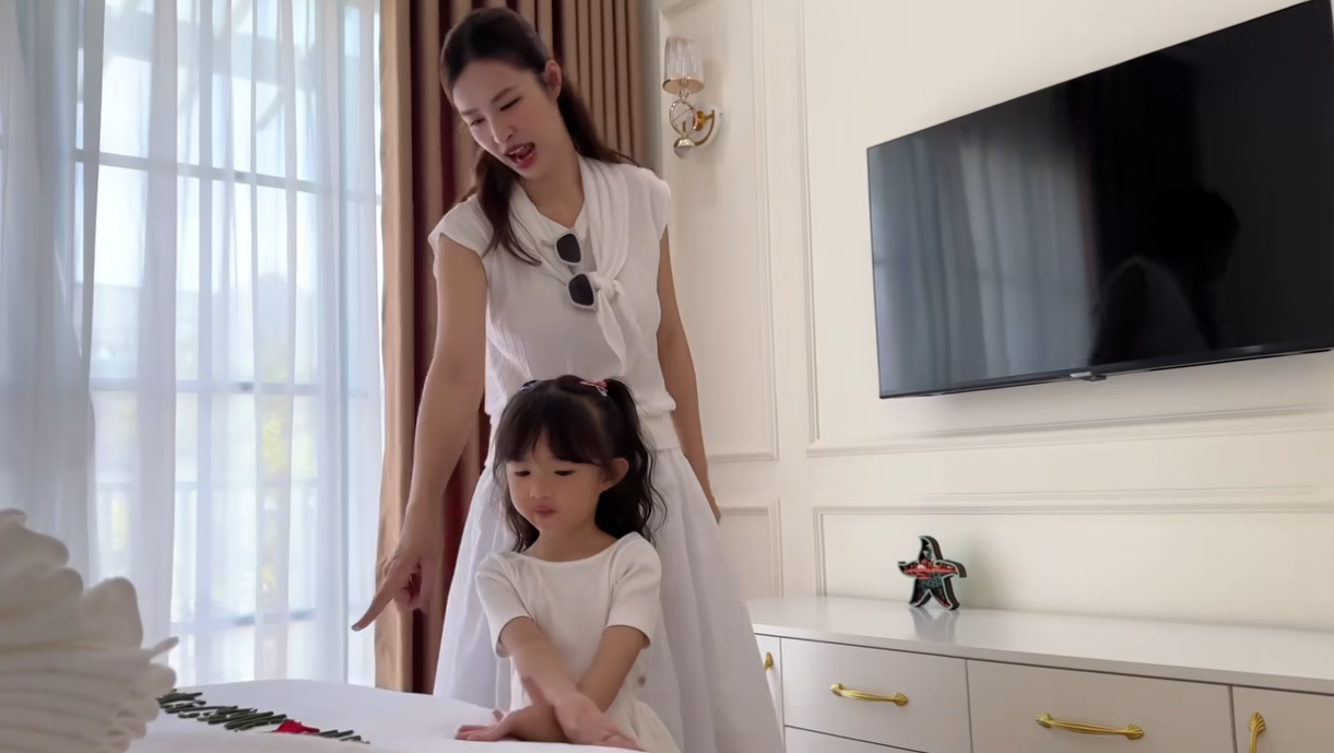 Nghỉ hè chuẩn rich kid: Con sao Việt ở biệt thự, bay hạng sang, vừa chơi vừa học đủ mọi kỹ năng - Ảnh 13. Nghỉ hè chuẩn rich kid: Con sao Việt ở biệt thự, bay hạng sang, vừa chơi vừa học đủ mọi kỹ năng - Ảnh 13.