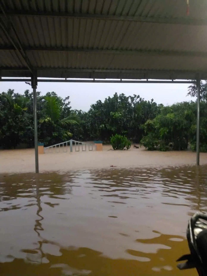 Diễn biến bão số 1 gây mưa rất to: Hàng loạt chuyến bay bị ảnh hưởng; Dừng hoạt động tham quan đảo Cô Tô - Ảnh 11. Diễn biến bão số 1 gây mưa rất to: Hàng loạt chuyến bay bị ảnh hưởng; Dừng hoạt động tham quan đảo Cô Tô - Ảnh 11.