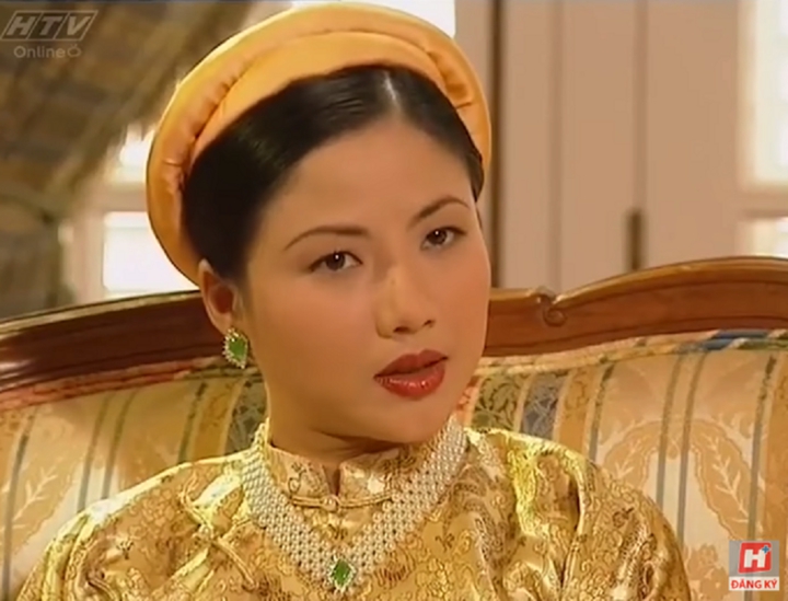 Nữ Phó giáo sư hóa thân xuất thần Nam Phương Hoàng hậu, đẹp đến ngỡ ngàng - Ảnh 2. Nữ Phó giáo sư hóa thân xuất thần Nam Phương Hoàng hậu, đẹp đến ngỡ ngàng - Ảnh 2.
