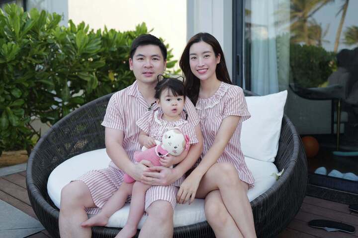 Sau 3 năm lấy chồng chủ tịch, 'Hoa hậu nghèo nhất Việt Nam' giờ thế nào? - Ảnh 3. Sau 3 năm lấy chồng chủ tịch, 'Hoa hậu nghèo nhất Việt Nam' giờ thế nào? - Ảnh 3.