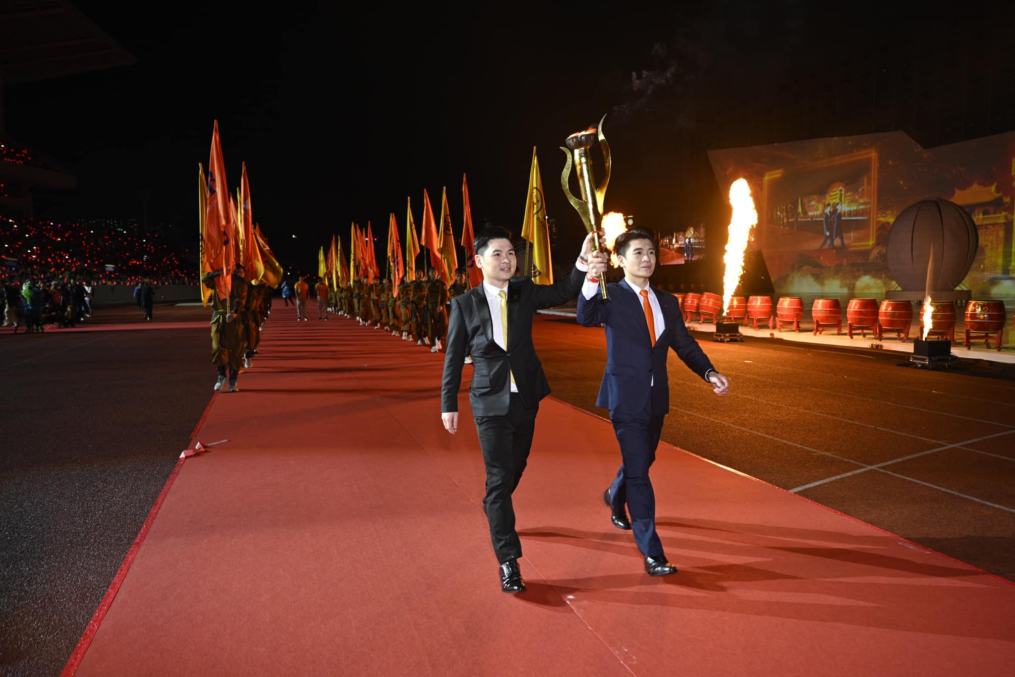 Các ông bố tài phiệt - thế hệ F0: Khởi nghiệp từ hai bàn tay trắng, trở thành ông trùm "khét tiếng" với gia tài nghìn tỷ - Ảnh 13. Các ông bố tài phiệt - thế hệ F0: Khởi nghiệp từ hai bàn tay trắng, trở thành ông trùm "khét tiếng" với gia tài nghìn tỷ - Ảnh 13.