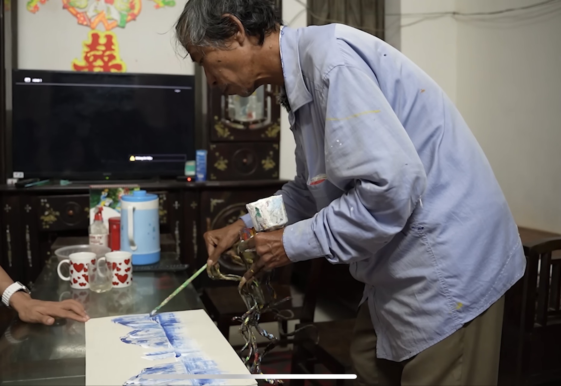 "Dị nhân" Nam Định nuôi móng tay 35 năm không cắt lên tiếng về thông tin muốn bán bộ móng với giá 7 tỷ - Ảnh 6. "Dị nhân" Nam Định nuôi móng tay 35 năm không cắt lên tiếng về thông tin muốn bán bộ móng với giá 7 tỷ - Ảnh 6.