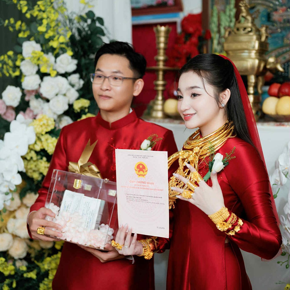 Mẹ cô dâu Hậu Giang gây sốt mạng xã hội, U40 đẹp quý phái như minh tinh trong đám cưới bạc tỷ- Ảnh 3. Mẹ cô dâu Hậu Giang gây sốt mạng xã hội, U40 đẹp quý phái như minh tinh trong đám cưới bạc tỷ- Ảnh 3.