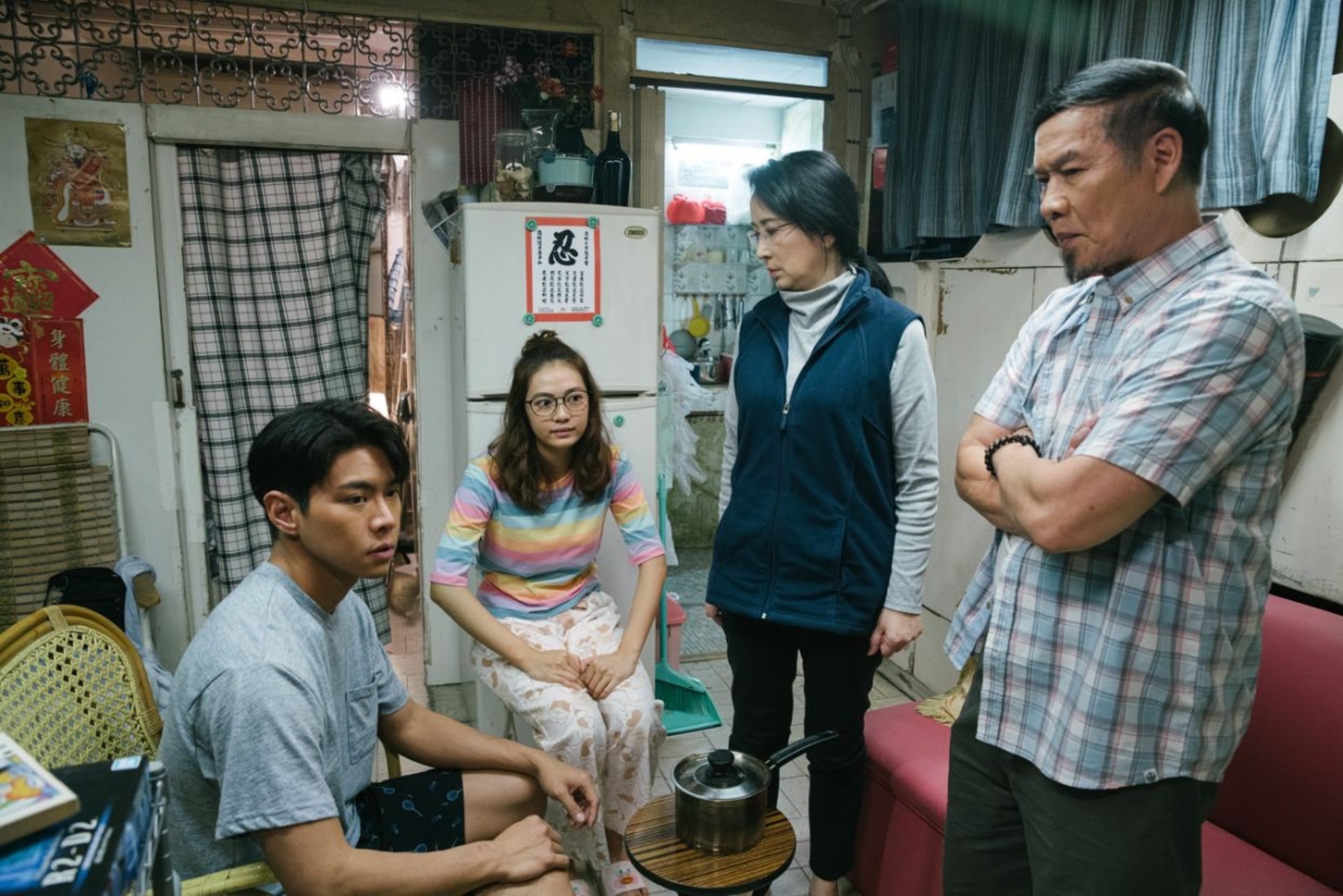 Mở két sắt sau đám tang bố, cả nhà tôi chết đứng vì quyển sổ ông để lại- Ảnh 1. Mở két sắt sau đám tang bố, cả nhà tôi chết đứng vì quyển sổ ông để lại- Ảnh 1.
