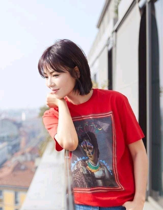 Phụ nữ tuổi 40 - 50 nên tránh để tóc dài! Thử ngay 3 kiểu tóc này để trẻ trung và thanh lịch hơn - Ảnh 10. Phụ nữ tuổi 40 - 50 nên tránh để tóc dài! Thử ngay 3 kiểu tóc này để trẻ trung và thanh lịch hơn - Ảnh 10.