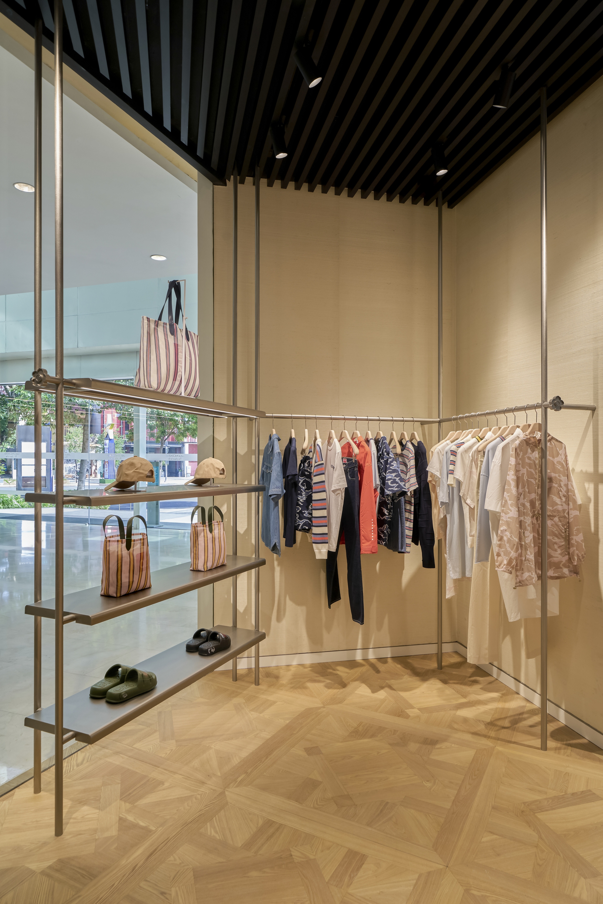KENZO tái khai trương cửa hàng tại Saigon Centre- Ảnh 7. KENZO tái khai trương cửa hàng tại Saigon Centre- Ảnh 7.