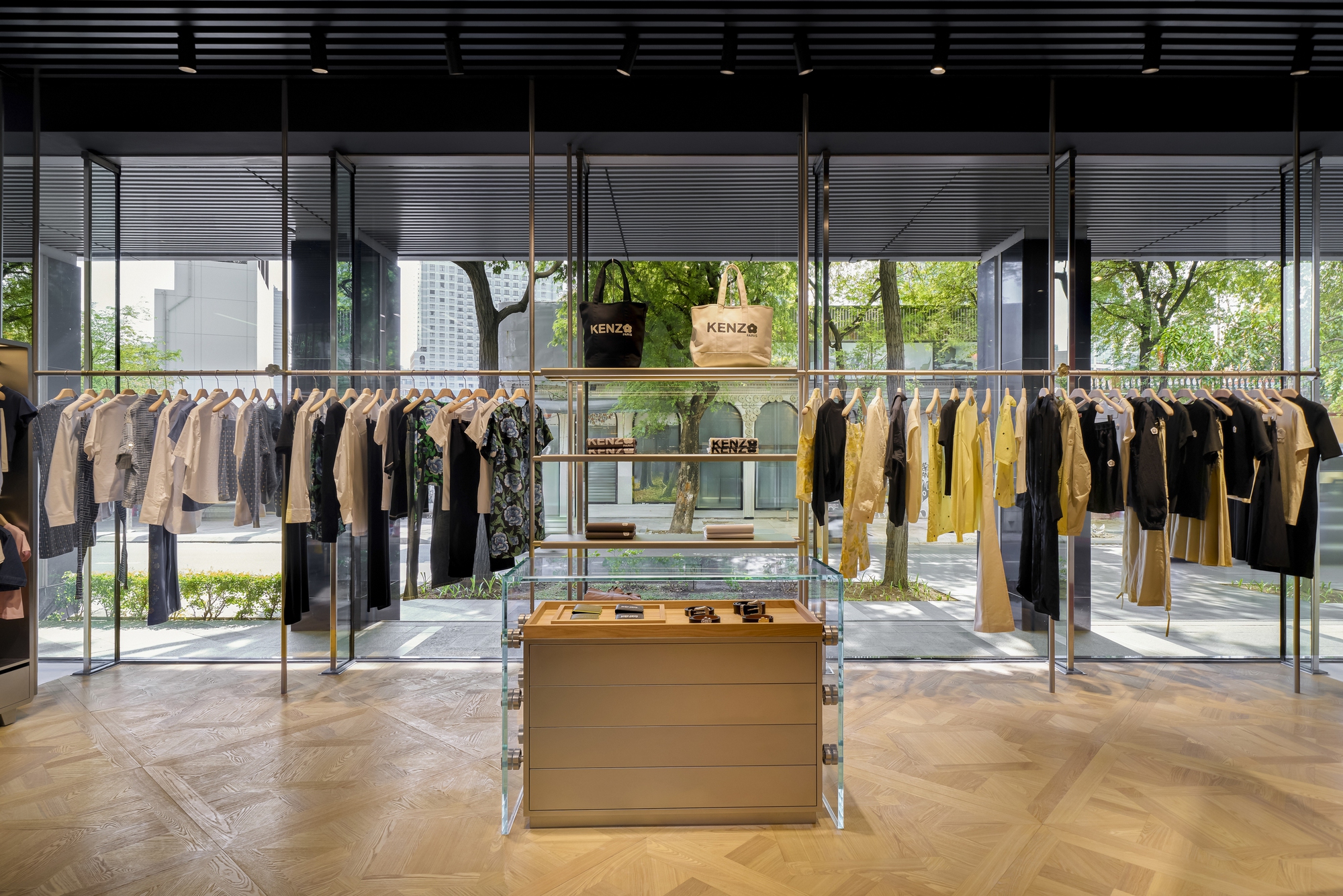 KENZO tái khai trương cửa hàng tại Saigon Centre- Ảnh 6. KENZO tái khai trương cửa hàng tại Saigon Centre- Ảnh 6.