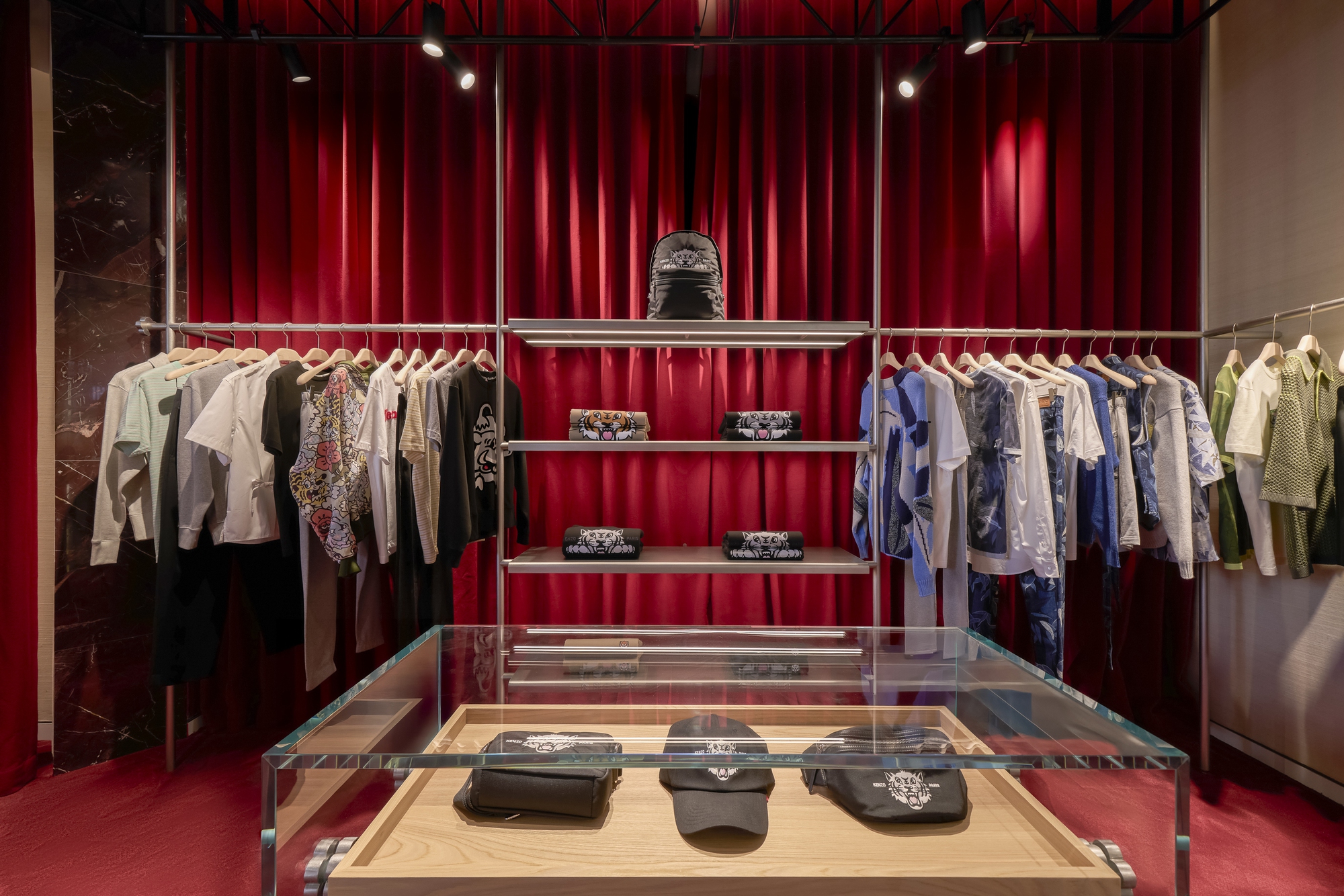 KENZO tái khai trương cửa hàng tại Saigon Centre- Ảnh 4. KENZO tái khai trương cửa hàng tại Saigon Centre- Ảnh 4.